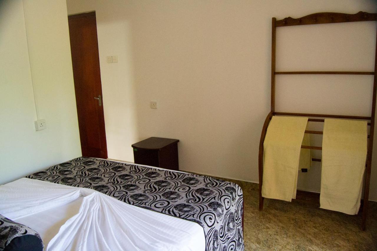 Iduwara Guest Hotel Sigiriya Bagian luar foto